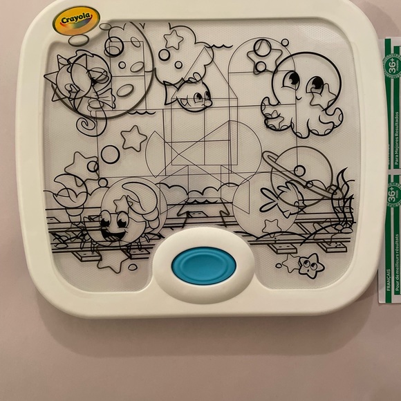 3/$25 Crayola Light Up Activity Board Toy Art Coloring Kit (Missing 2 markers) - Picture 7 of 11